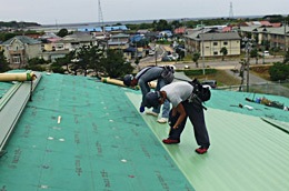 屋根工事作業風景